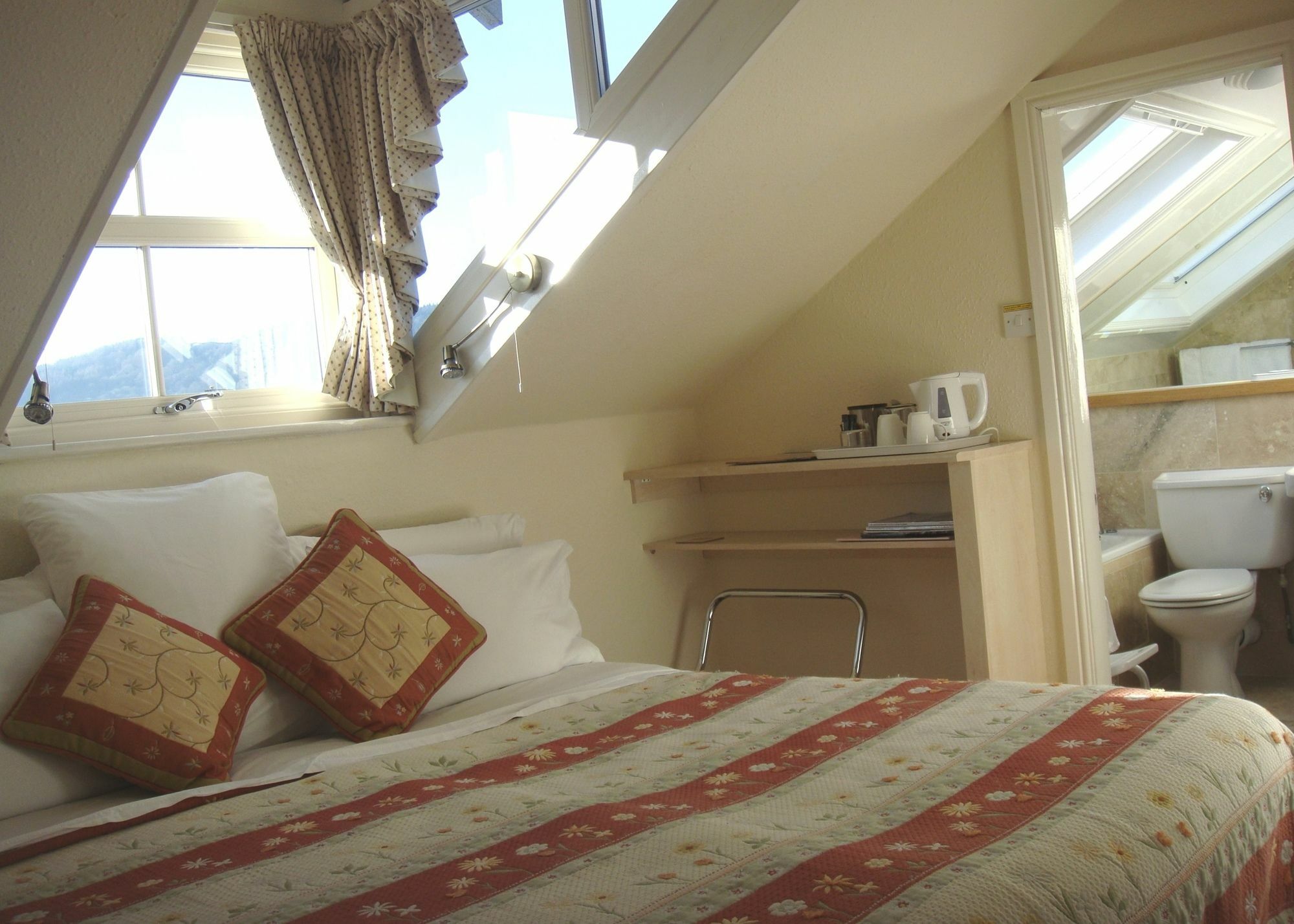 May Cottage B&B Bowness-on-Windermere Ngoại thất bức ảnh
